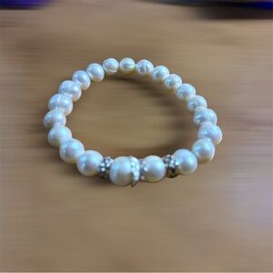 #P2 Fresh Water Pearl Stretch Bracelet with Crystal Accents - White